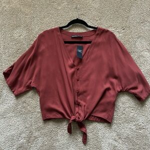 A&F tie crop top. Medium size, maroon color, never worn.